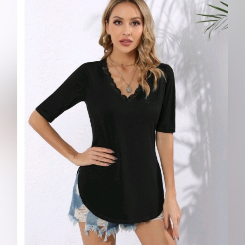 New with tags! Fashion Womens Medium black lace trim Vneck Tunic Style Tshirt